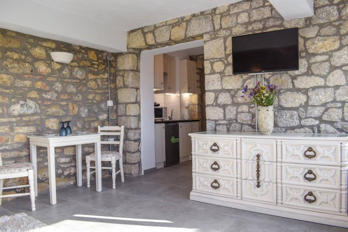 Coastal Stone Hideaway With Stunning Scenery Villa Kitriaí Екстериор снимка